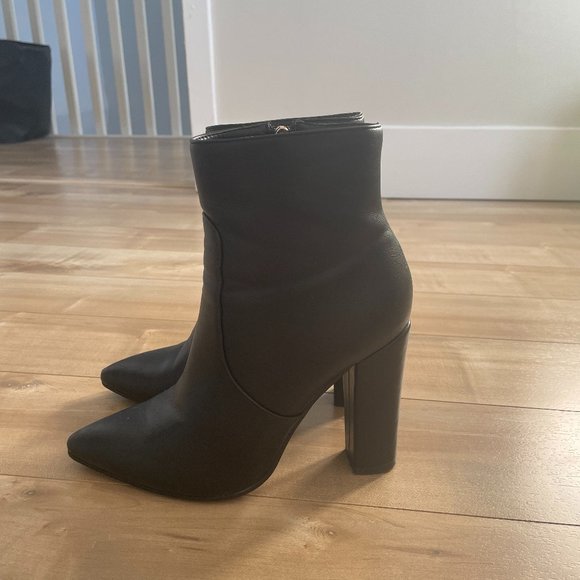 IDIFU - Pointed Toe High Heel Bootie (4" Heel) - Black - Gold Zipper - US 6 - Picture 1 of 4